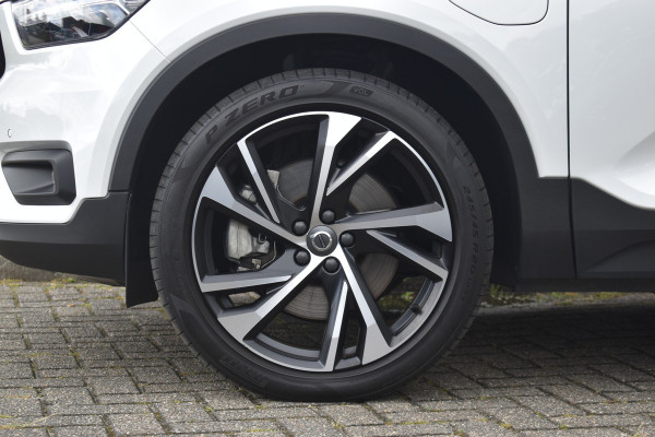 Volvo XC40 T5 262PK Recharge R-Design | ACC | H&K | Camera | Stoelverwarming | 20 "LMV | Stuurverwarming |