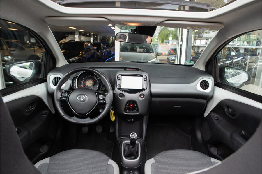 Toyota Aygo 1.0 VVT-i cabrio Navigatie Clima DAB+ Snelheid Limiter Camera LMV 16"