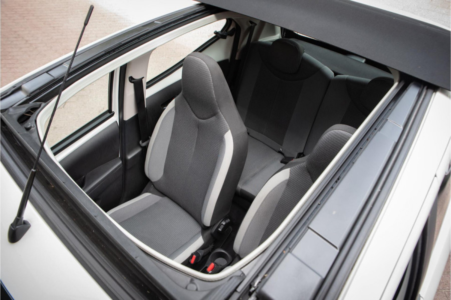 Toyota Aygo 1.0 VVT-i cabrio Navigatie Clima DAB+ Snelheid Limiter Camera LMV 16"