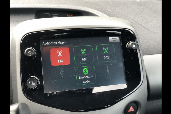 Toyota Aygo 1.0 VVT-i 72pk 5D X-Play | Apple CarPlay/Android Auto, Parkeercamera, In hoogte verstelbare stoel, Airconditioning
