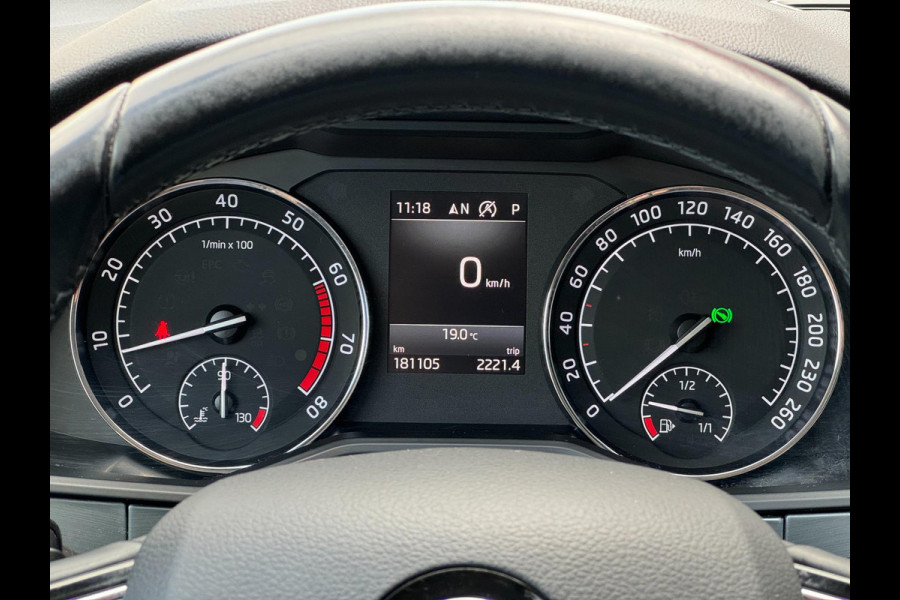 Škoda Superb Combi 1.4 TSI DSG LED PDC Navi Carplay Trekhaak