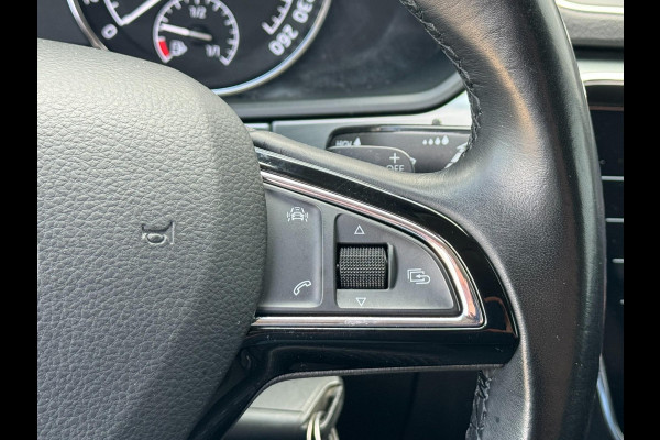 Škoda Superb Combi 1.4 TSI DSG LED PDC Navi Carplay Trekhaak