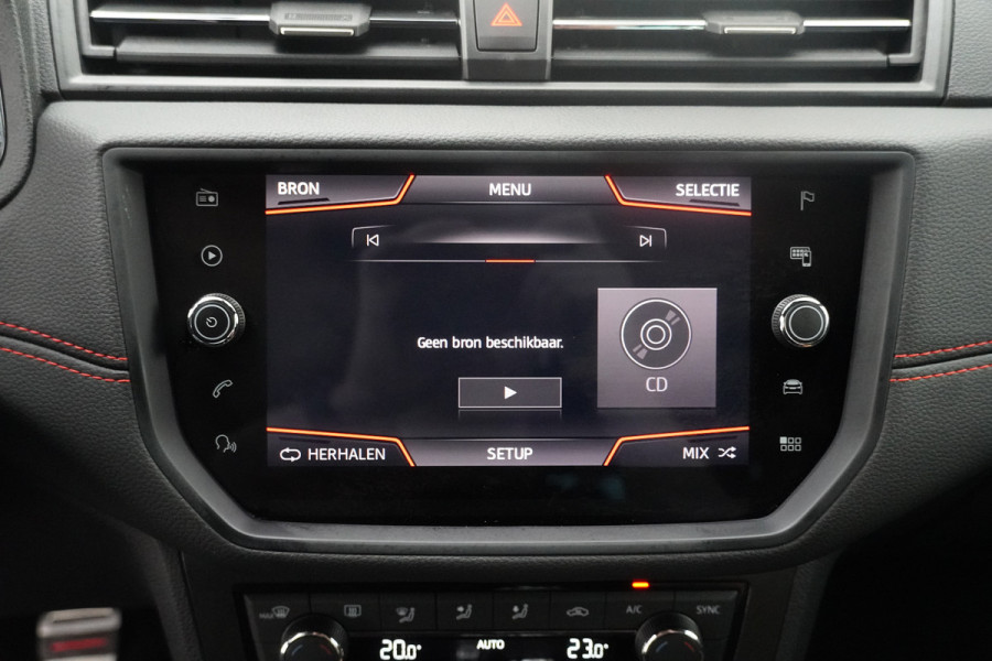 Seat Arona BWJ 2019 | 1.5 TSI 150 PKEVO FR Business Intense | Virtual Cockpit | Clima | Carplay | Navi | Full LED | Trekhaak | 2 Tone | Privacy glass |