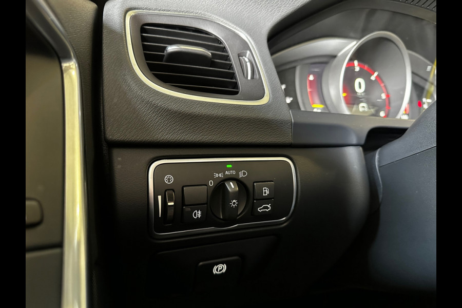 Volvo V60 2.0 D2 R-design Dynamic | NL-auto | BTW | PANO | Camera | BLIS | Ambient | ACC | Premium Sound | NAVI | Climatronic |