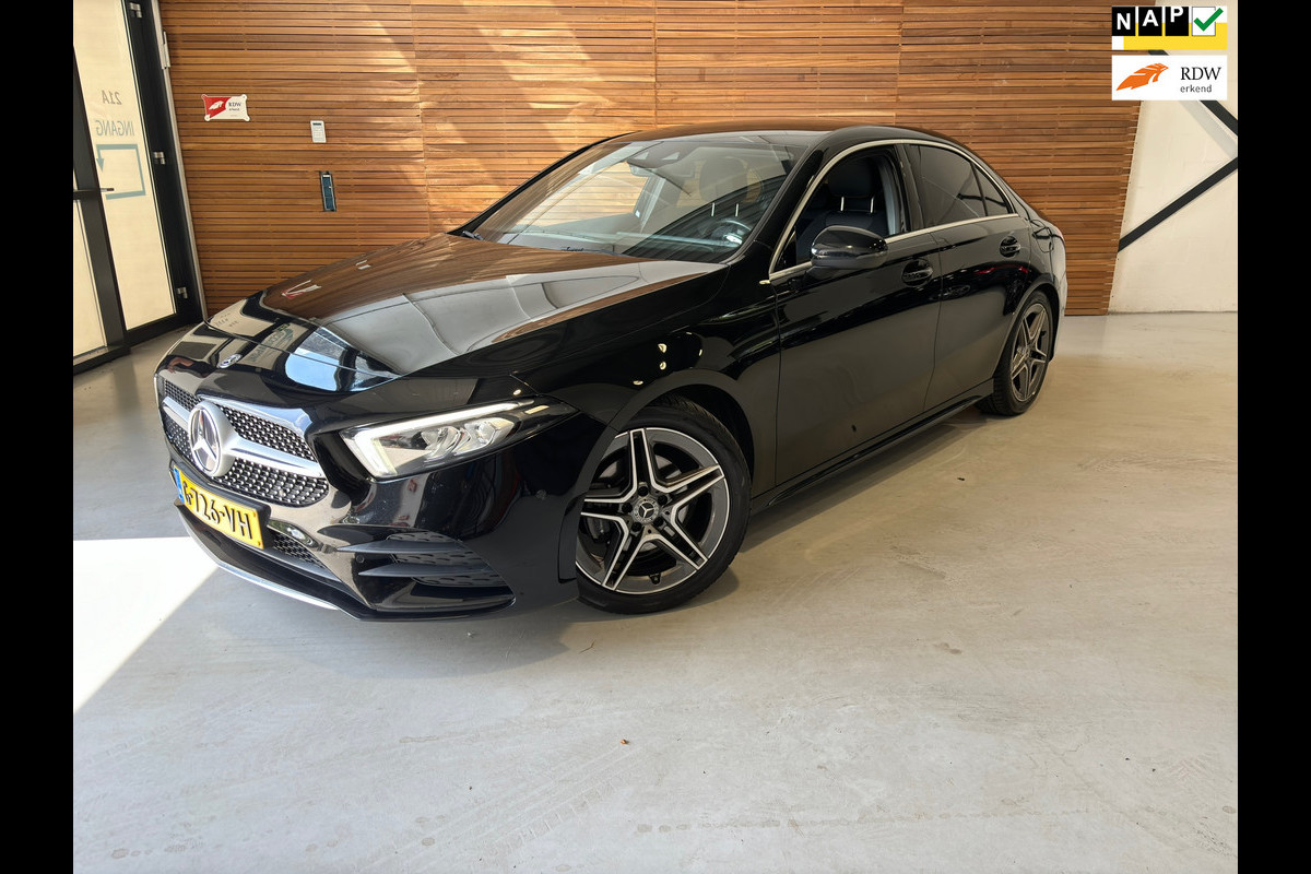 Mercedes-Benz A-Klasse 180 Business Solution AMG | NL-auto | Full LED | Camera | Virtual | Apple Carplay | Dynamic select |