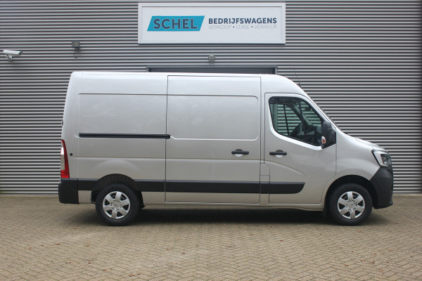 Renault Master T35 2.3 dCi 180pk L2H2 Work Edition - Navigatie - Camera - Trekhaak - Parkeersensoren - 270gr deuren - Allseason - Rijklaar