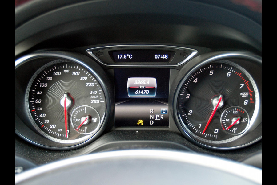 Mercedes-Benz GLA 180 Business Solution AMG Night Upgrade | LED | Camera | Cruise Control | Navi | Trekhaak |