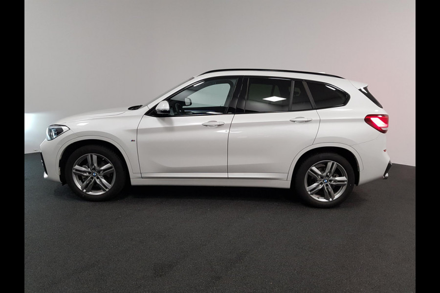 BMW X1 sDrive18i Steptronic M-Sport Executive | Lederen Bekleding | Navigatie | Climate Control | Camera | Parkeer Sensoren