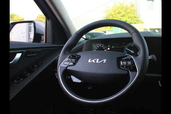 Kia Niro 1.6 GDi Hybrid ExecutiveLine | Schuif-/kanteldak | Stoel-/stuurverwarming | Harman Kardon | 18'' lichtmetaal | Draadloos opladen smartphone