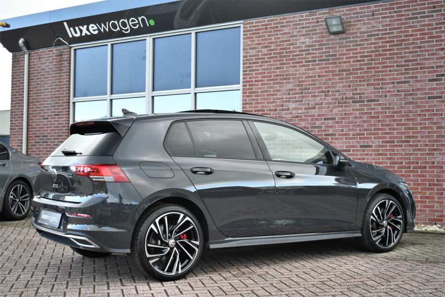 Volkswagen Golf GTE 1.4 eHybrid 245pk Pano ACC 19" Standk DDC 4xStoelverw Stuurverw