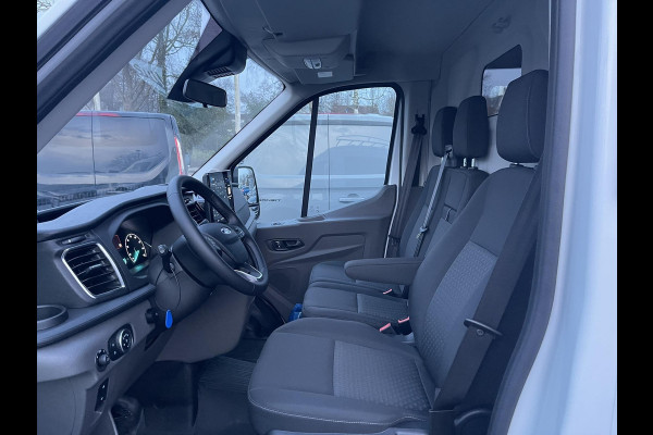 Ford E-Transit 350 L2H2 Trend 68 kWh Nieuw | Graag bellen voor bezichtiging | Voorraad | 3 Stuks! | Imperiaal | Achteruitrijcamera | Dodehoeksensoren | 3 zits | Adaptieve Cruise