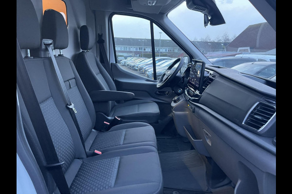 Ford E-Transit 350 L2H2 Trend 68 kWh Nieuw | Graag bellen voor bezichtiging | Voorraad | 3 Stuks! | Imperiaal | Achteruitrijcamera | Dodehoeksensoren | 3 zits | Adaptieve Cruise