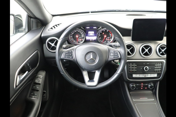 Mercedes-Benz CLA-Klasse 180 Lease Edition Plus AUTOMAAT NAVIGATIE LM VELGEN SPORTSTOELEN