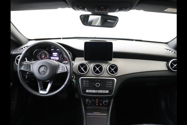 Mercedes-Benz CLA-Klasse 180 Lease Edition Plus AUTOMAAT NAVIGATIE LM VELGEN SPORTSTOELEN