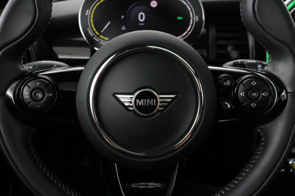 MINI Electric Yours 33 kwh | Panoramadak | Harman Kardon | * € 2.000,- SUBSIDIE * | Matrix LED | Camera | Carplay | Leder | Keyless | Stoelverwarming