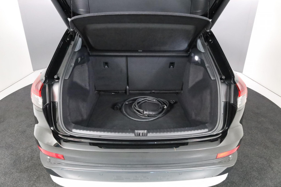 Audi Q4 e-tron 35 Launch edition Advanced 55 kWh 170 pk | Navigatie | Parkeersensoren achter | Matrix LED koplampen | Stoelverwarming | Lichtmetalen velgen 19'' |