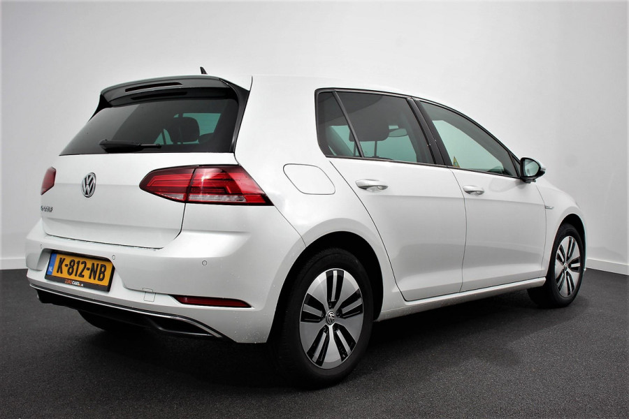 Volkswagen e-Golf e-Golf € 2000 Subsidie mogelijk!  | Navigatie | Climate Control | Warmtepomp | Parkeersensoren V+A | Privacy Glass |