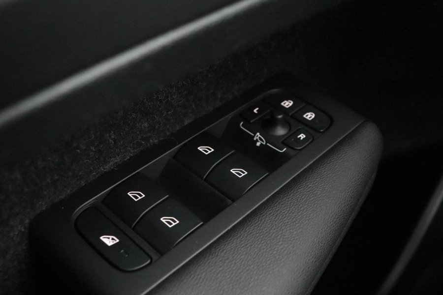 Volvo XC40 1.5 T5 Recharge R-Design | Stoel & Stuurverwarming | Camera | Carplay | Full LED | Achterbankverwarming | Navigatie