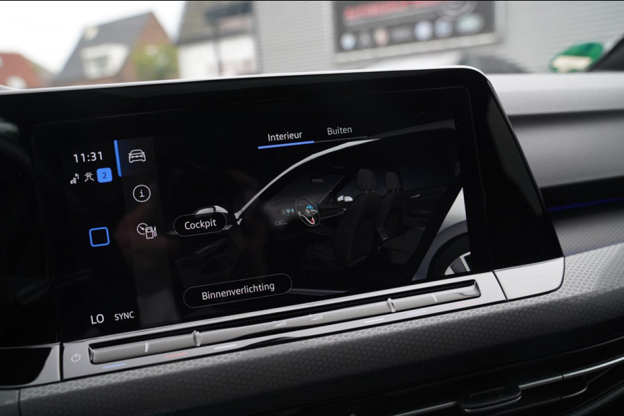 Volkswagen Golf 2.0 TSI GTI | Virtual cockpit | Panorama | Front + Lane assist | Adaptieve Cruise | Dealer onderhouden | LED |