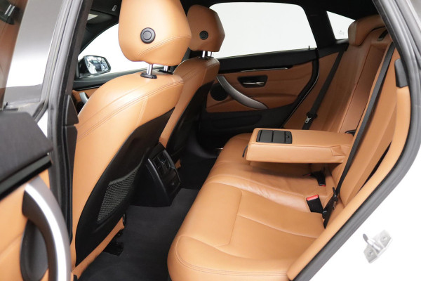 BMW 4 Serie Gran Coupé 418i High Executive M-sport Automaat (NAVIGATIE, PDC, STOELV, CRUISE, NL-AUTO, DEALER ONDERHOUDEN)