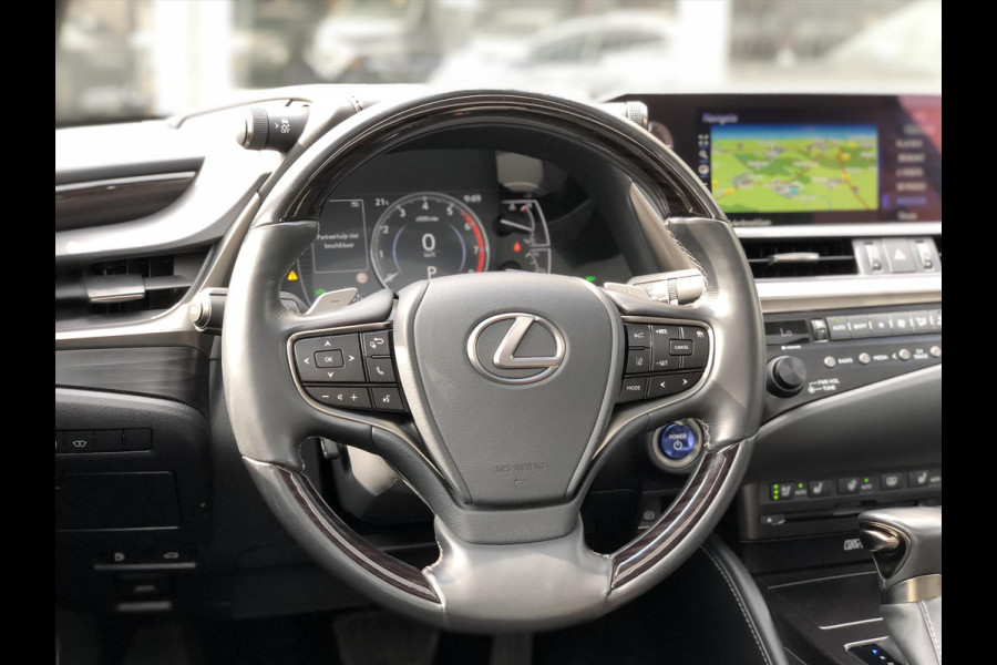 Lexus ES 300h President Line | Schuifdak, 360 Camera, Mark Levinson, Stuurverwarming, Stoelventilatie, Geheugenfunctie, Leer, Alle opties