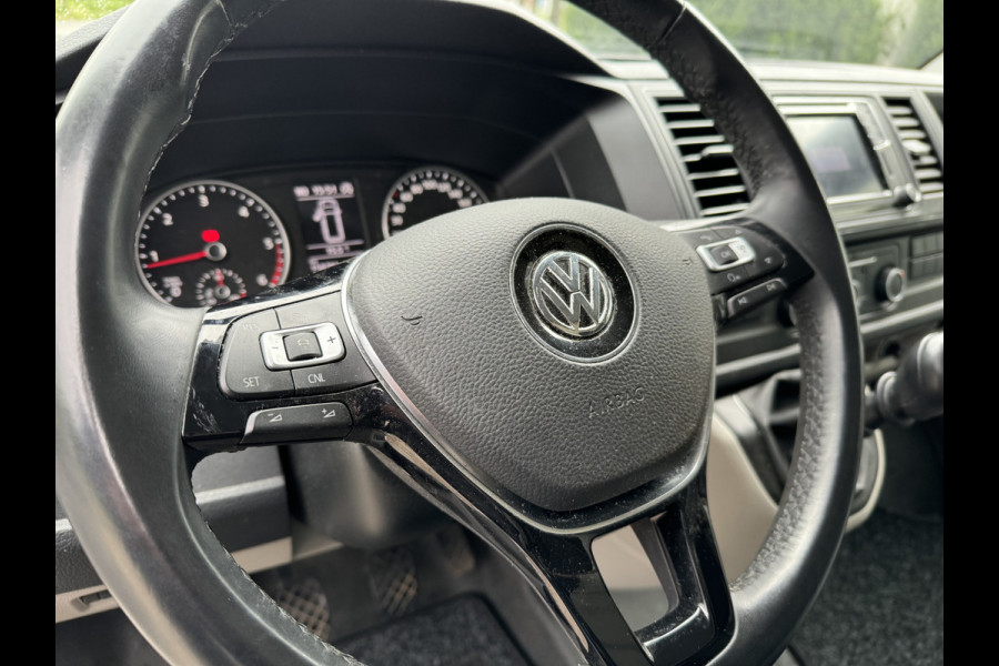 Volkswagen Transporter 2.0 TDI L1H1 Highline, Adaptive Cruise, LED-Lampen, 150PK, 3 zits, Winterwielen, NAVIGATIE . Een proefrit levert het bewijs. Neem contact op en we maken een afspraak!
