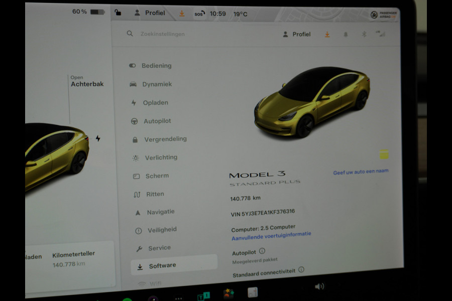 Tesla Model 3 SR+ Standard RWD Plus 325PK AutoPilot 2.5 Leer Premium-l.s. PanoDak Adaptive cruise 18" Camera's Elektr.-Stuur+Stoelen+Spiegels+ WIFI Ecc Navigatiesysteem full map LED Comfortstoel(en) ACC Dual-ECC DAB Voorverwarmen interieur via App Keyless via Telefoonsleutel One-Pedal-Drive Origin. NLse auto ! 1e eigenaar lease