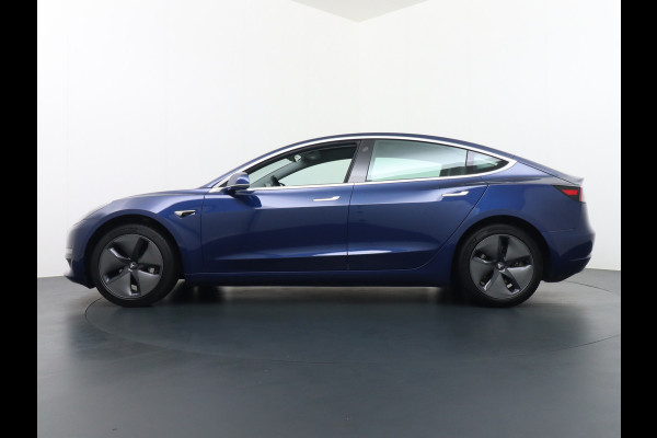 Tesla Model 3 SR+ Standard RWD Plus 325PK AutoPilot 2.5 Leer Premium-l.s. PanoDak Adaptive cruise 18" Camera's Elektr.-Stuur+Stoelen+Spiegels+ WIFI Ecc Navigatiesysteem full map LED Comfortstoel(en) ACC Dual-ECC DAB Voorverwarmen interieur via App Keyless via Telefoonsleutel One-Pedal-Drive Origin. NLse auto ! 1e eigenaar lease