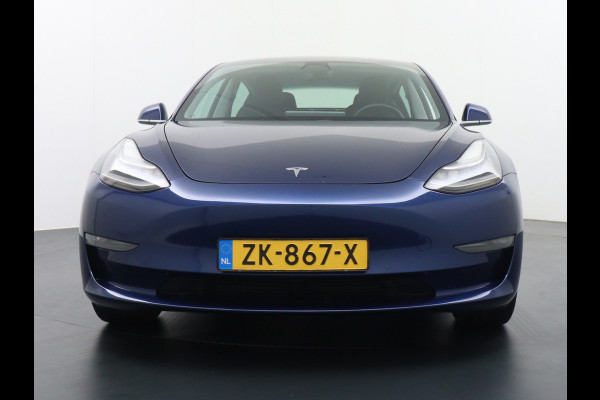 Tesla Model 3 SR+ Standard RWD Plus 325PK AutoPilot 2.5 Leer Premium-l.s. PanoDak Adaptive cruise 18" Camera's Elektr.-Stuur+Stoelen+Spiegels+ WIFI Ecc Navigatiesysteem full map LED Comfortstoel(en) ACC Dual-ECC DAB Voorverwarmen interieur via App Keyless via Telefoonsleutel One-Pedal-Drive Origin. NLse auto ! 1e eigenaar lease