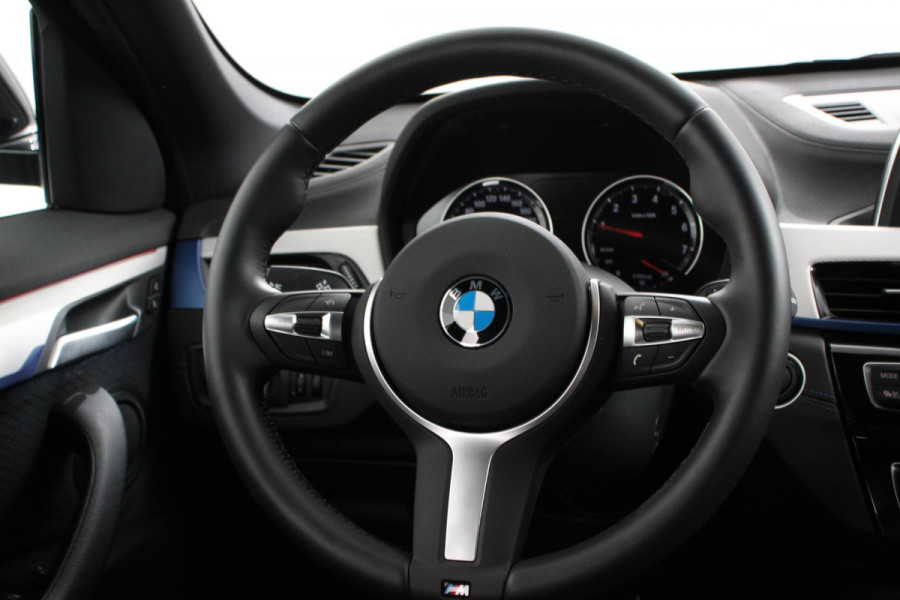 BMW X1 sDrive18i Steptronic M-Sport | Navigatie | Climate control | Electrisch bedienbare achterklep | Led | Parkeer sensoren | Sportstoelen | Stoelverwarming