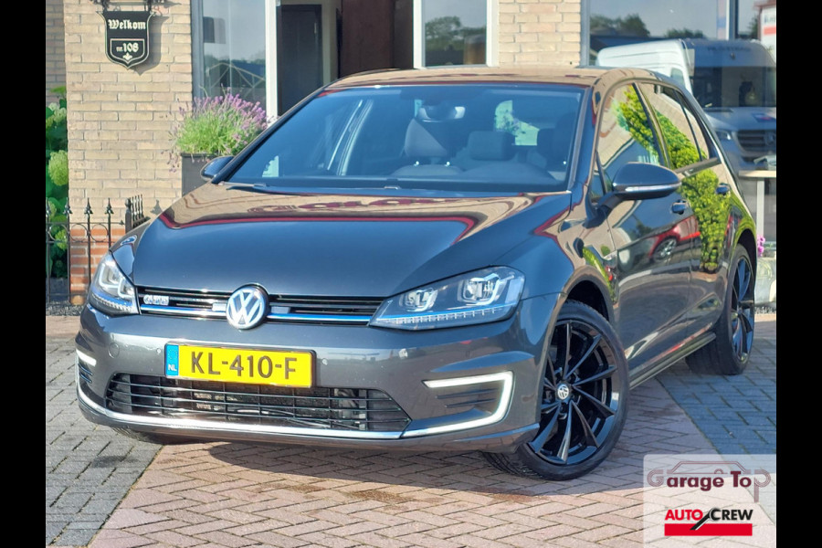 Volkswagen Golf 1.4 TSI GTE Connected Series | Trekhaak | NL auto