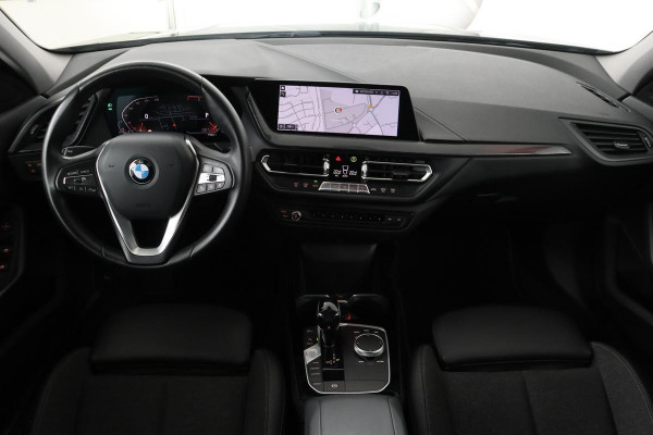 BMW 1-serie 118i Sport Line | Executive | Live Cockpit | Carplay | Sportstoelen | Full LED | Half leder | PDC | Navigatie | Sfeerverlichting