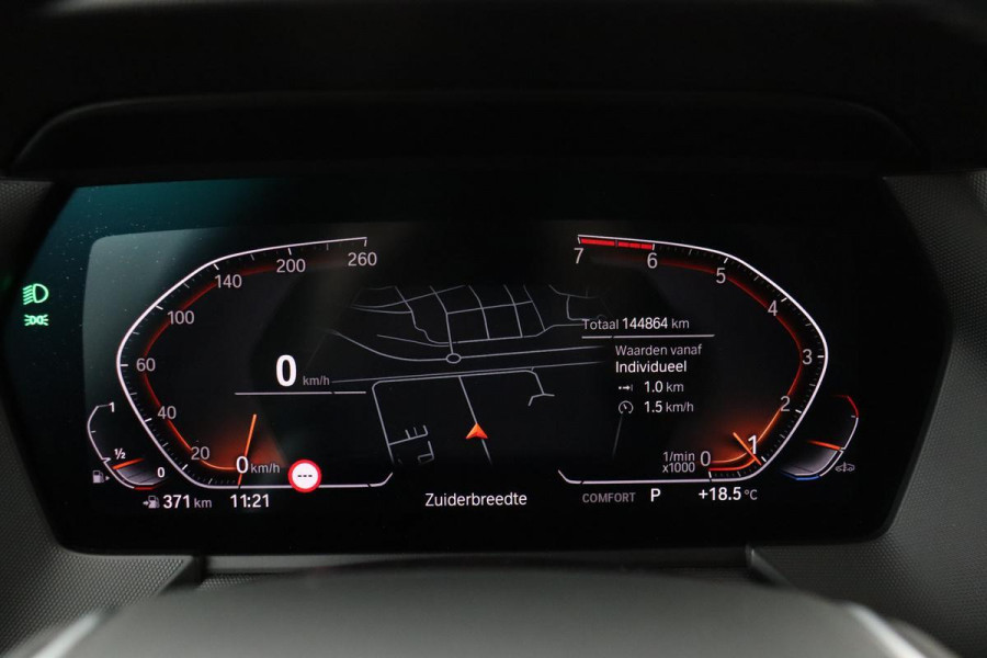 BMW 1-serie 118i Sport Line | Executive | Live Cockpit | Carplay | Sportstoelen | Full LED | Half leder | PDC | Navigatie | Sfeerverlichting