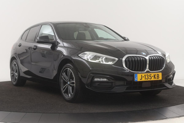 BMW 1-serie 118i Sport Line | Executive | Live Cockpit | Carplay | Sportstoelen | Full LED | Half leder | PDC | Navigatie | Sfeerverlichting