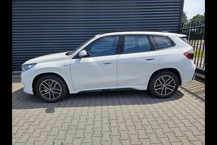 BMW X1 sDrive18i M Sport 4489km Nieuwstaat ! | Widescreen Navi | Trekhaak af Fabriek | Alcantara Sportstoelen Keyless | Parkassist | Apple Carplay | Sfeerverlichting |