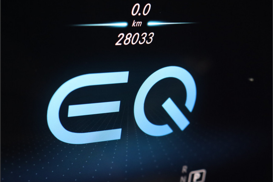 Mercedes-Benz EQC 400 4-MATIC AMG Line 80 kWh | Netto €49.000,- ex BTW | Schuifdak | Distronic+ | Memory | Stoelventilatie | Massage | Leder | Surround Camera | Advanced Sound System | Multibeam LED | Rijassistentiepakket |