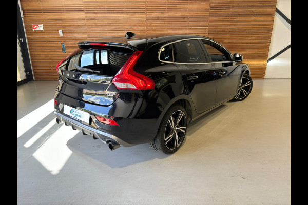 Volvo V40 1.5 T3 R-Design | Camera | Premium Audio | Cruise | LED | Virtual | Bluetooth | Alcantara | Climatronic |