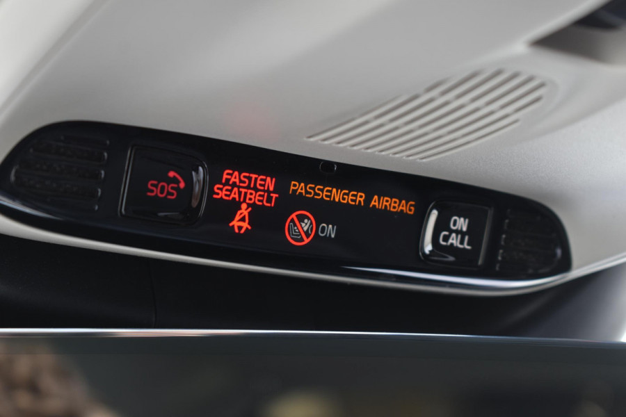 Volvo XC40 T3 163PK Automaat Inscription Navigatie / Adaptive Cruise Control / 360 Rondomzicht Camera / Blis Dodehoekherkenning / Premium Harman Kardon / Stoelverwarming voor & Stuurwielverwarming