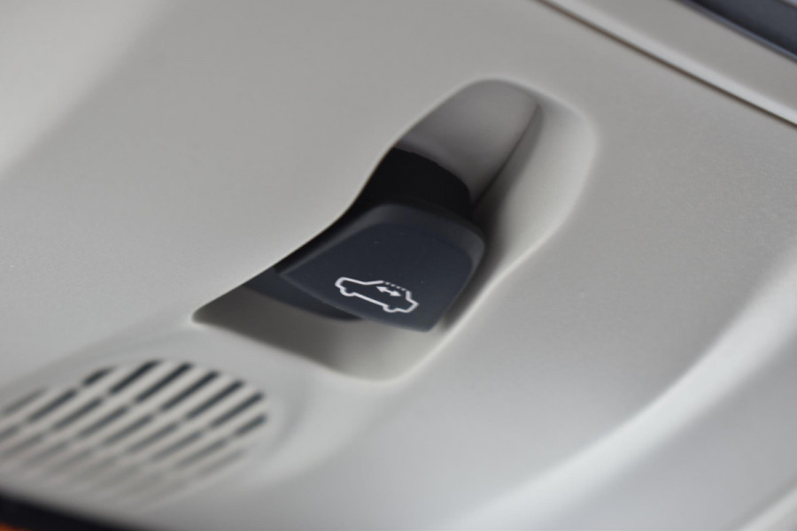 Volvo XC40 T3 163PK Automaat Inscription Navigatie / Adaptive Cruise Control / 360 Rondomzicht Camera / Blis Dodehoekherkenning / Premium Harman Kardon / Stoelverwarming voor & Stuurwielverwarming