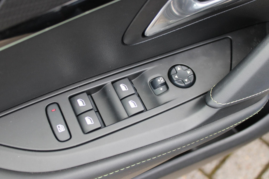 Peugeot 208 1.2 100PK AUTOMAAT GT-LINE | NAVIAGTIE 10" TOUCHSCREEN | APPLE CARPLAY/ANDROID AUTO | FULL LED KOPLAMPEN | ACHTERUITRIJ CAMERA | CRUISE CONTROL | CLIMATE CONTROL | DAB+ RADIO | LICHTMETALEN VELGEN 17" |