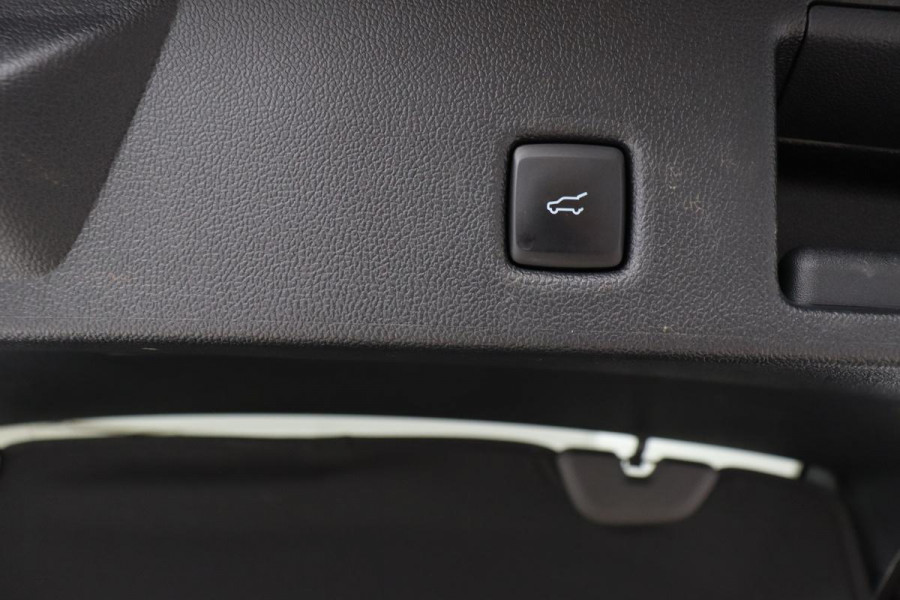 Ford Kuga 2.5 PHEV ST-Line | Trekhaak | Panoramadak | Adaptive cruise | Head-Up | Stoel & stuurverwarming | Camera | Keyless | Navigatie | Carplay