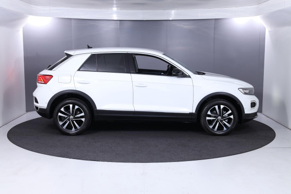 Volkswagen T-Roc 1.5 TSI Style 150 pk Automaat (DSG) | Navigatie | Parkeersensoren (Park assist) | LED koplampen | Stoelverwarming |