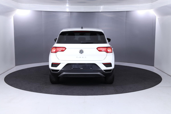 Volkswagen T-Roc 1.5 TSI Style 150 pk Automaat (DSG) | Navigatie | Parkeersensoren (Park assist) | LED koplampen | Stoelverwarming |