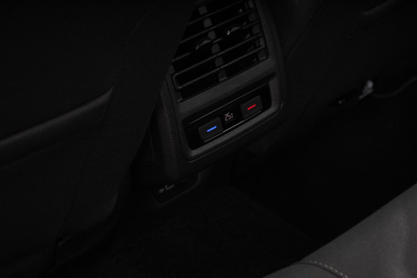 Volkswagen Golf 1.5 eTSI 150pk DSG Style | Navigatie | Climate control | Camera | PDSC | DAB | Led | Adaptive Cruise control