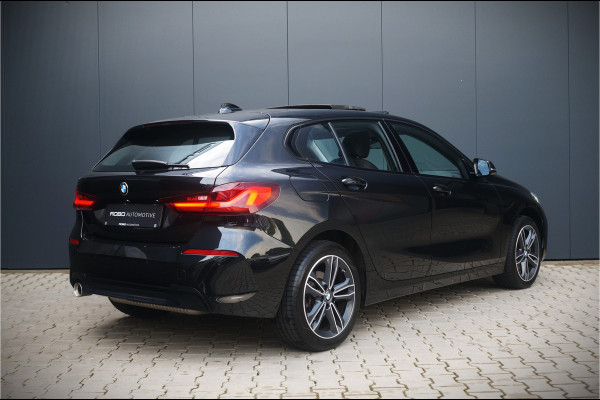 BMW 1-serie 118i Executive Ed. Sport | Panoramadak | Stoelverwarming | Stuur verwarming | Apple Carplay | Keyless | Automaat | Led | PDC | Aut. Airco | Cruise Control | Navigatie | Dealer Onderhouden |