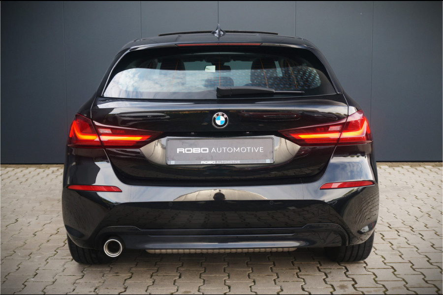 BMW 1-serie 118i Executive Ed. Sport | Panoramadak | Stoelverwarming | Stuur verwarming | Apple Carplay | Keyless | Automaat | Led | PDC | Aut. Airco | Cruise Control | Navigatie | Dealer Onderhouden |