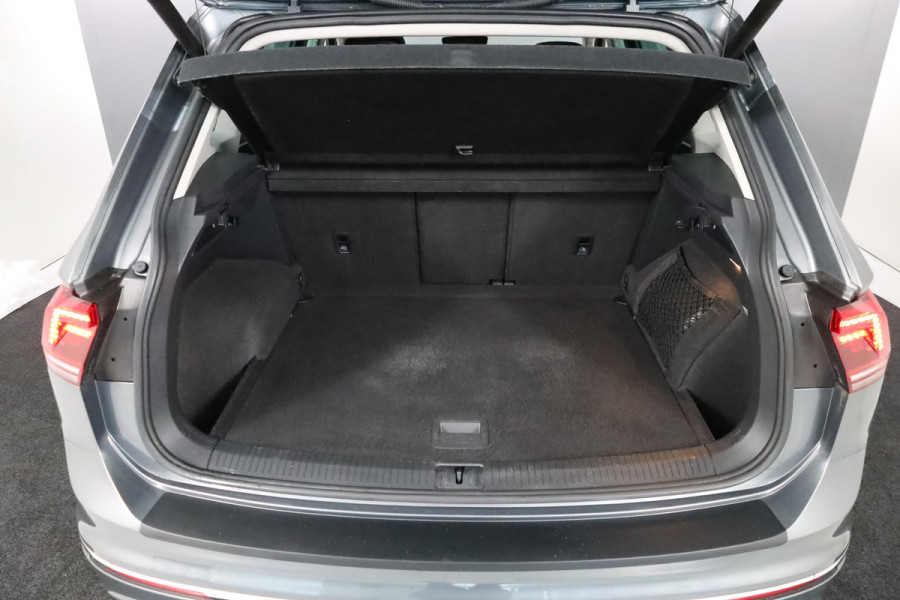 Volkswagen Tiguan 2.0 TSI 4Motion Highline 220 pk Automaat (DSG) | Navigatie | Panoramadak | Parkeersensoren (Park assist) | Rondomzicht camera | Stoelverwarming |