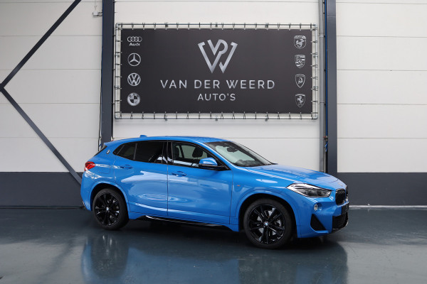 BMW X2 sDrive20i High Executive Edition | Ned Auto | voledig in Black Optiek uitgevoerd | Black Line M velgen | M uitvoering |