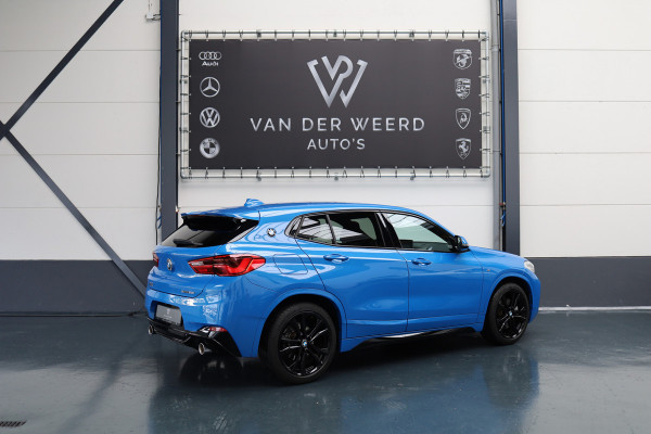 BMW X2 sDrive20i High Executive Edition | Ned Auto | voledig in Black Optiek uitgevoerd | Black Line M velgen | M uitvoering |