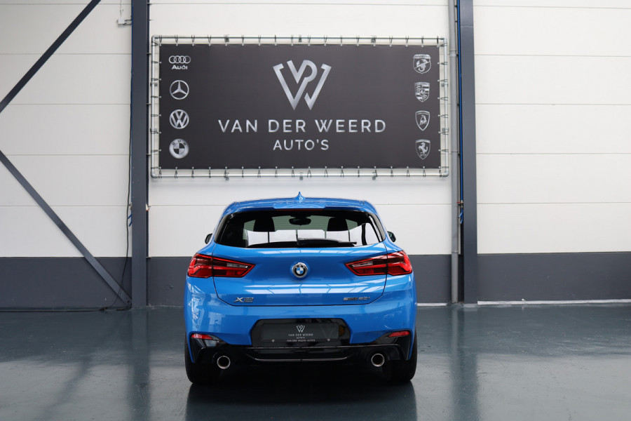 BMW X2 sDrive20i High Executive Edition | Ned Auto | voledig in Black Optiek uitgevoerd | Black Line M velgen | M uitvoering |